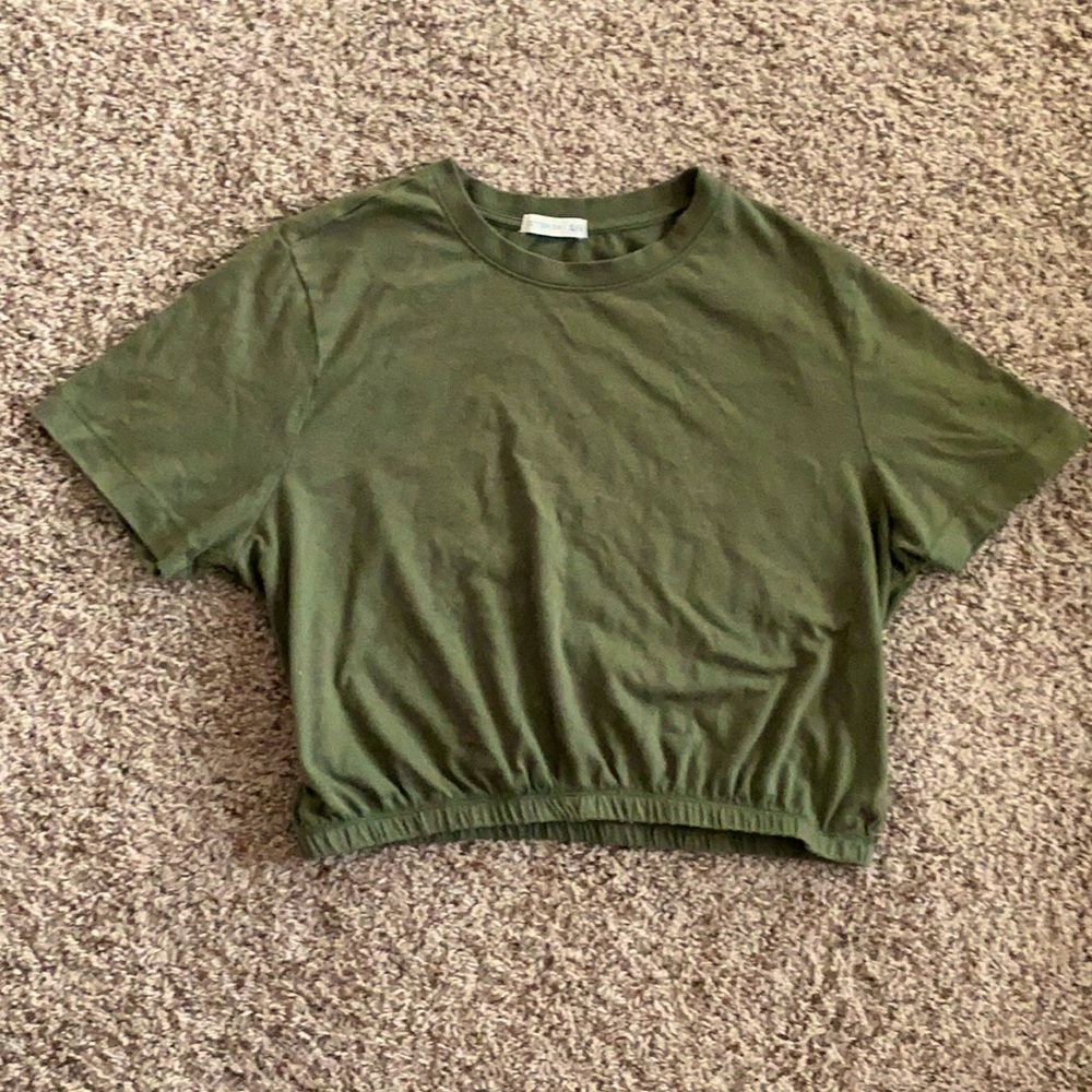 Green elastic waisted T-shirt/crop top.